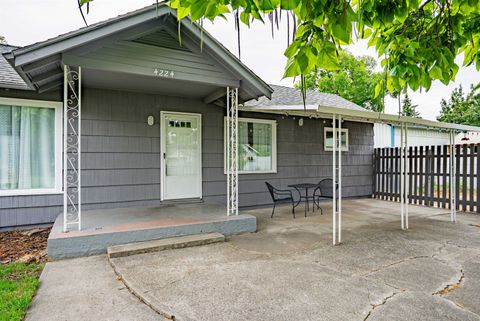 Photo of 4224 N Washington St, Spokane, WA 99205 (MLS # 202525672)