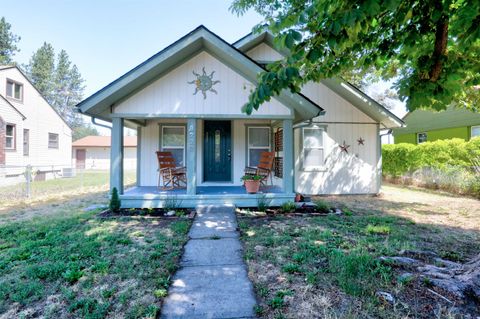 Photo of 3222 W 4th Ave, Spokane, WA 99224 (MLS # 202526261)