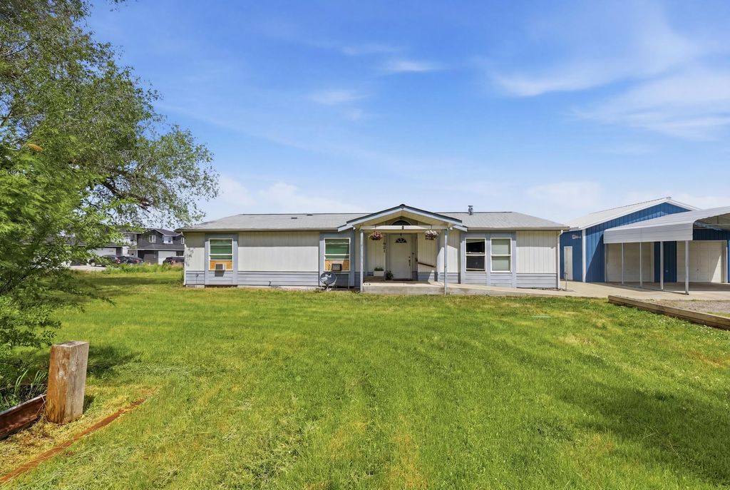 Photo of 17621 E Mission Ave, Spokane Valley, WA 99016 (MLS # 202617588)