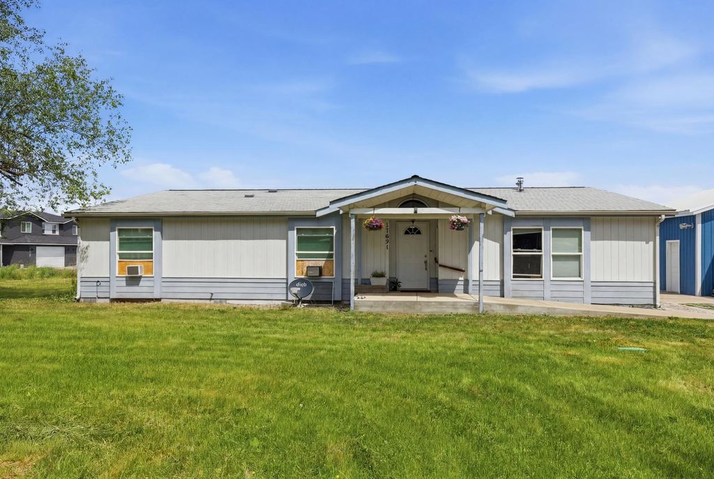 Photo of 17621 E Mission Ave, Spokane Valley, WA 99016 (MLS # 202617588)