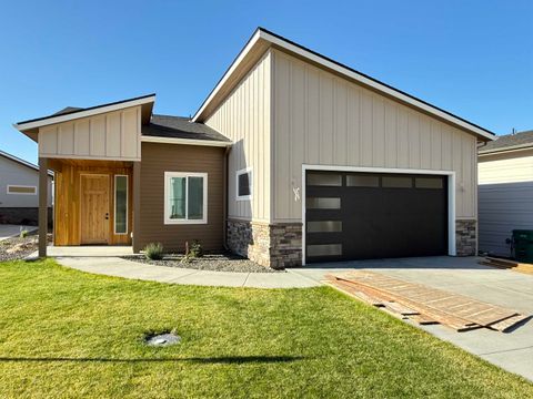 Photo of 4215 W Bush Ave, Spokane, WA 99208 (MLS # 202525845)