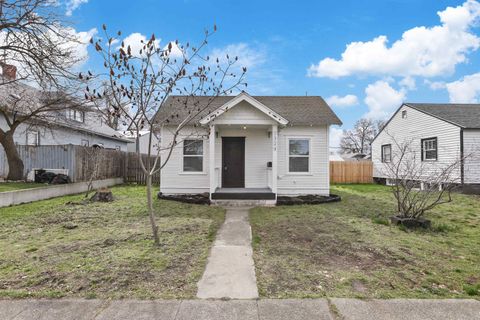 Photo of 1324 E Broad Ave, Spokane, WA 99207 (MLS # 202613896)