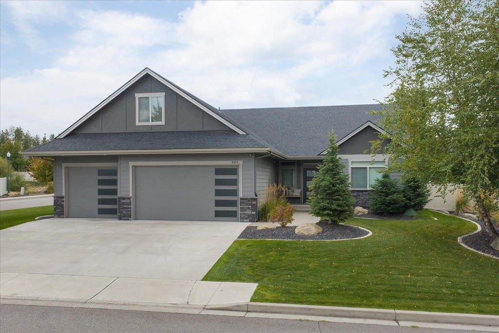 Photo of 905 W Basalt Ridge Dr, Spokane, WA 99224 (MLS # 202624504)