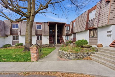 Photo of 1716 N Pettet Dr, Spokane, WA 99205 (MLS # 202614387)