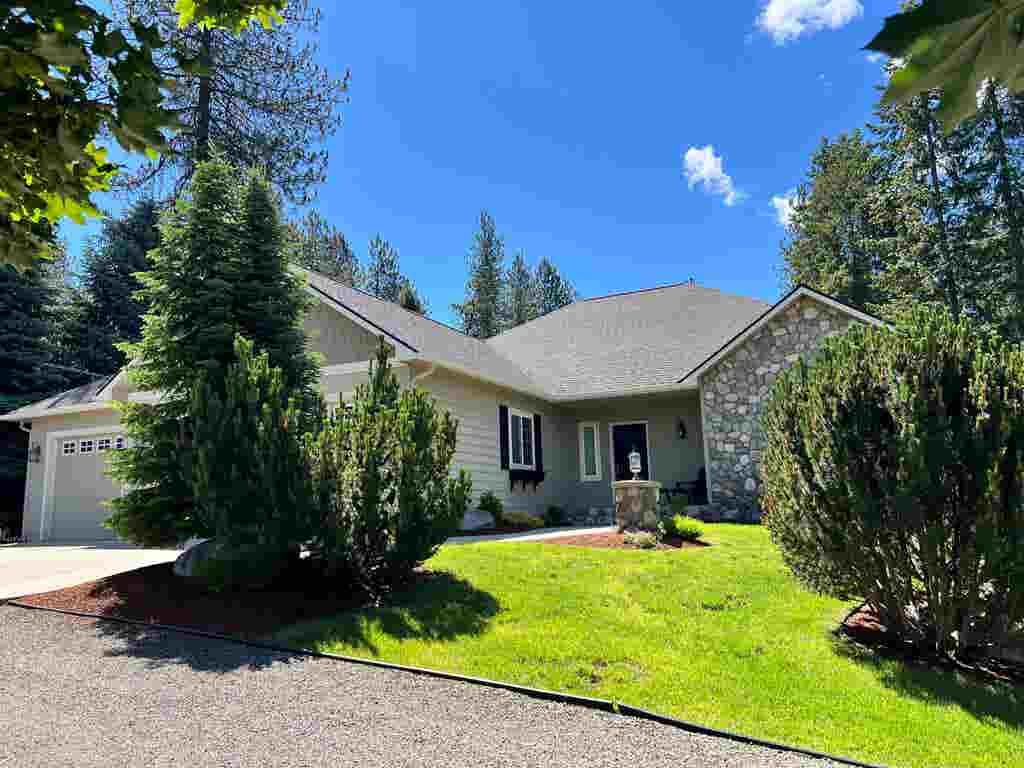 Photo of 11334 N Whitworth Dr, Spokane, WA 99218 (MLS # 202619168)