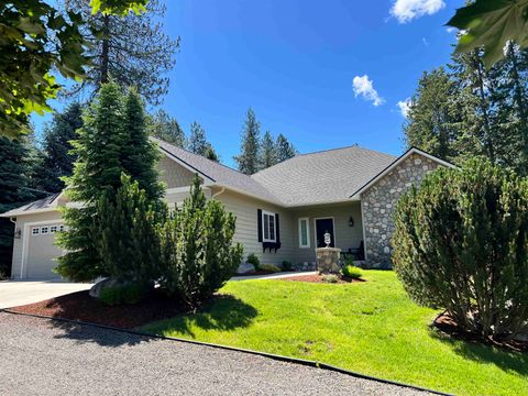 Photo of 11334 N Whitworth Dr, Spokane, WA 99218 (MLS # 202619168)