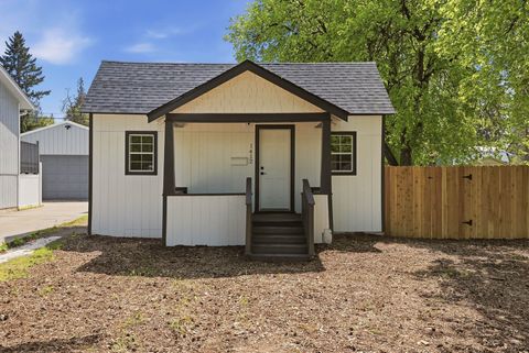Photo of 1412 E 36th Ave, Spokane, WA 99203 (MLS # 202616817)