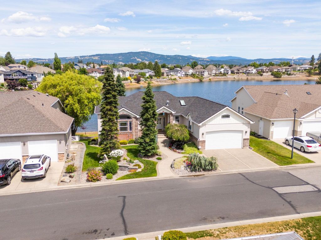 Photo of 837 S SHELLEY LAKE Ln, Veradale, WA 99037 (MLS # 202619785)