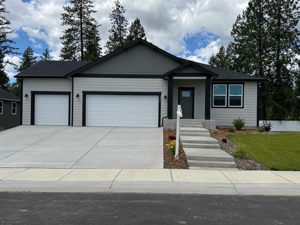 Photo of 411 N ARCADIA Ave, Deer Park, WA 99006 (MLS # 202614526)