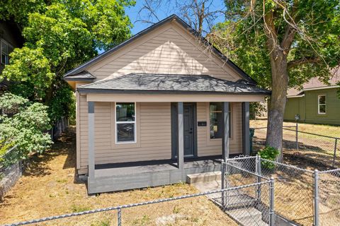 Photo of 1608 W Maxwell Ave, Spokane, WA 99201 (MLS # 202612538)