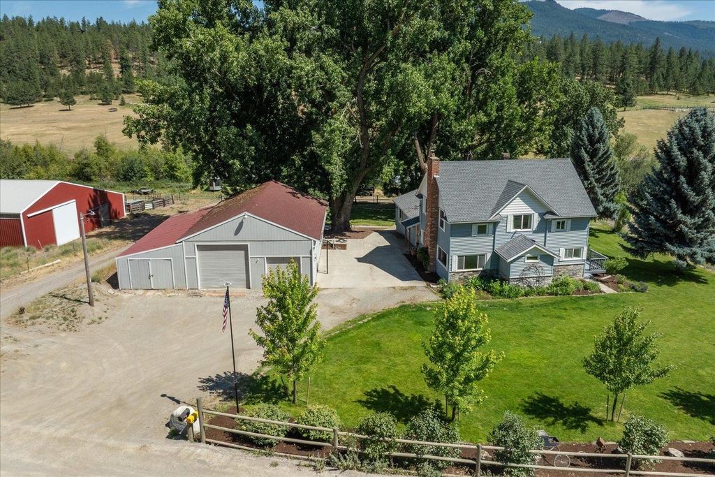 Photo of 1424 N Idaho Rd, Liberty Lake, WA 99019 (MLS # 202525482)