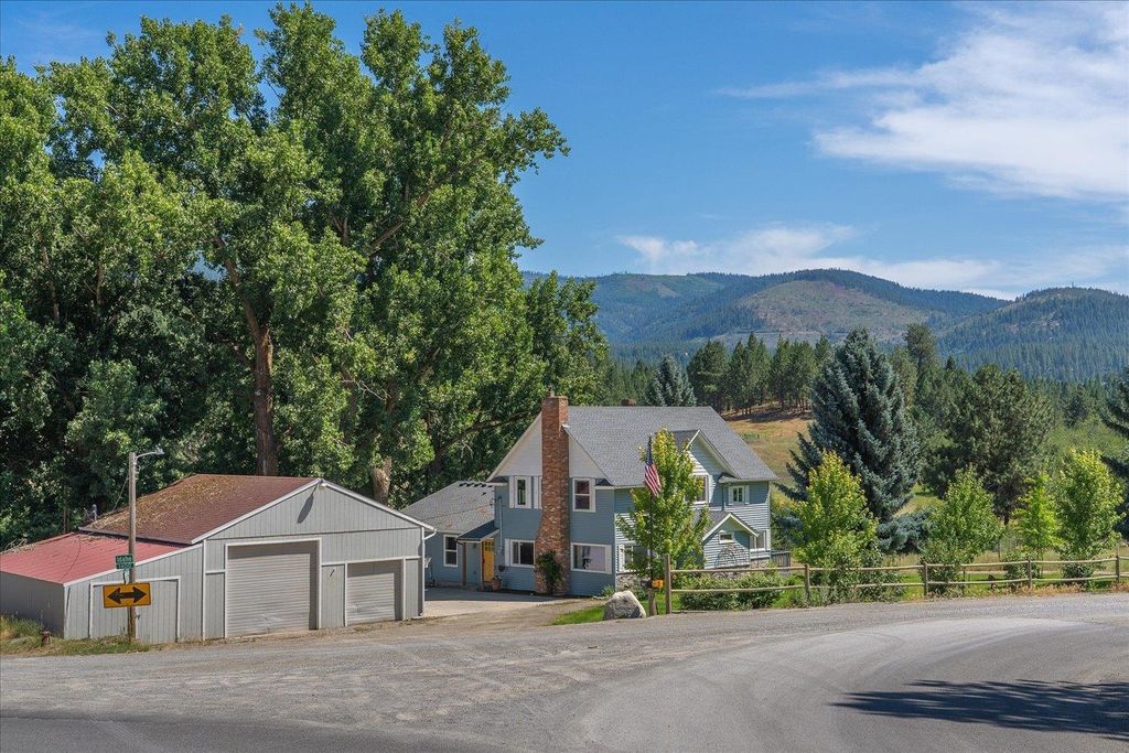 Photo of 1424 N Idaho Rd, Liberty Lake, WA 99019 (MLS # 202525482)