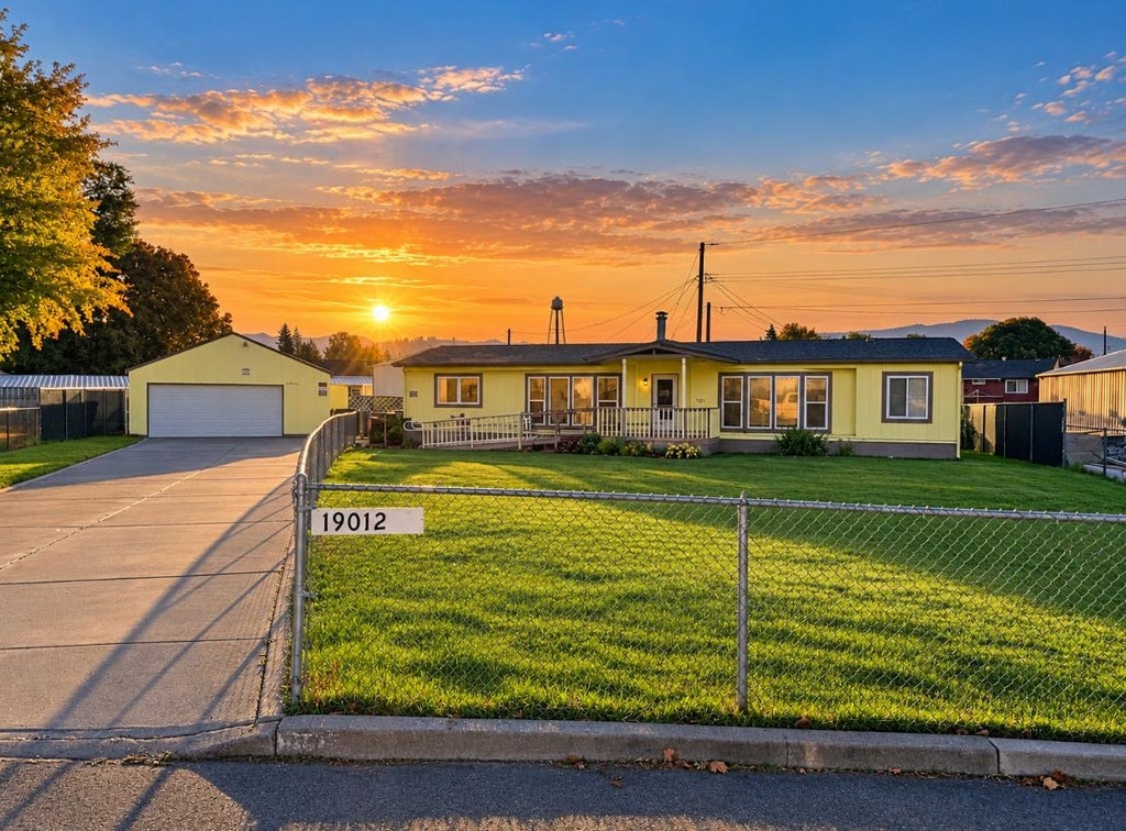 Photo of 19012 E Bloom Cir, Greenacres, WA 99016 (MLS # 202625999)