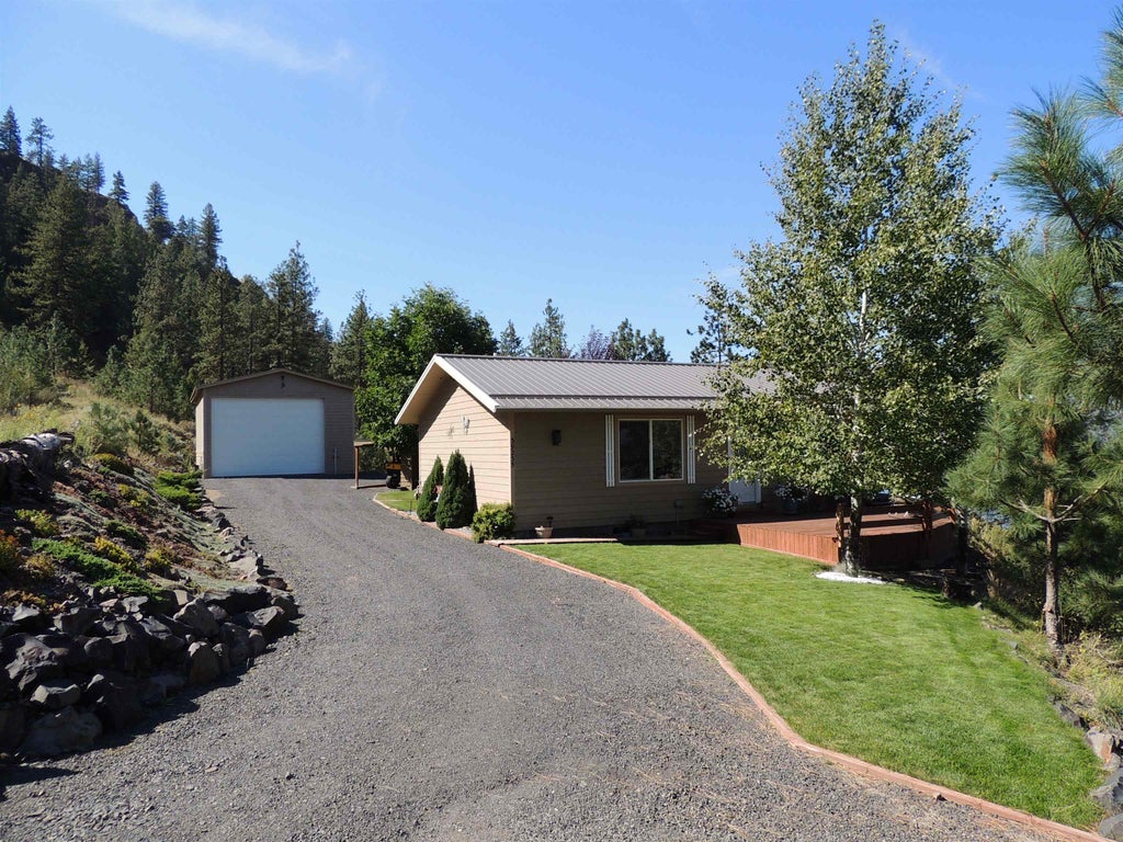 Photo of 39235 Sun Ridge N RDG, Seven Bays, WA 99122 (MLS # 202623448)