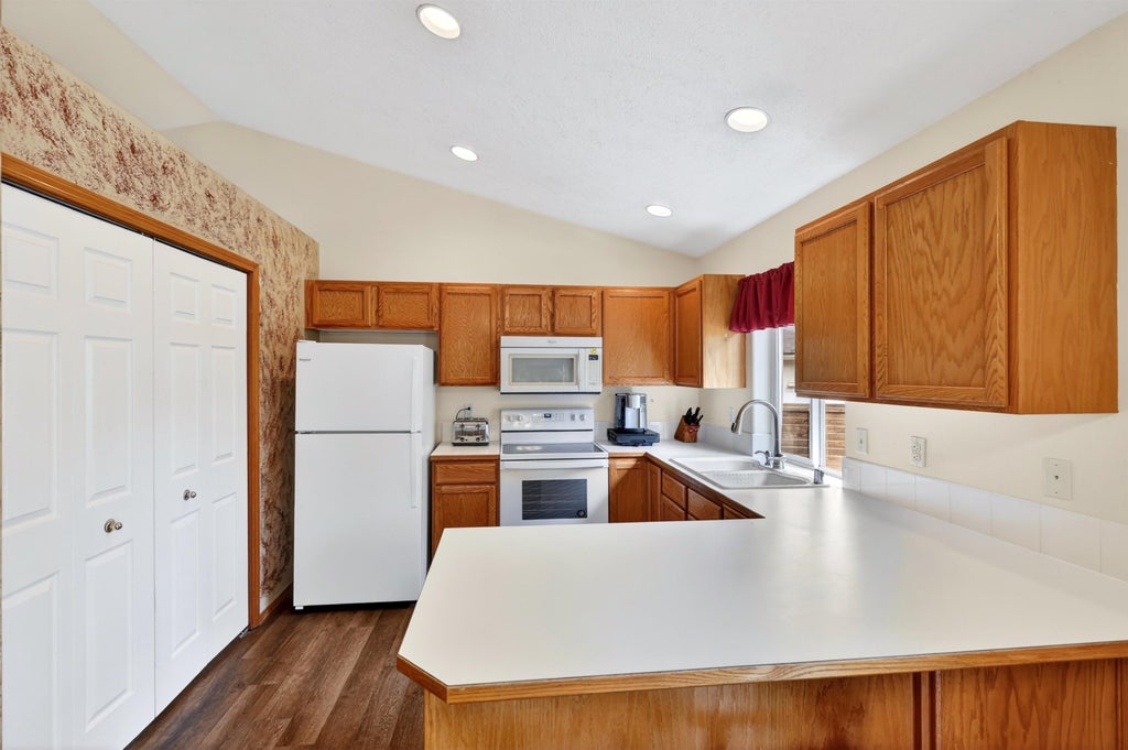 Photo of 9920 N Parkside Dr, Nine Mile Falls, WA 99026 (MLS # 202621067)