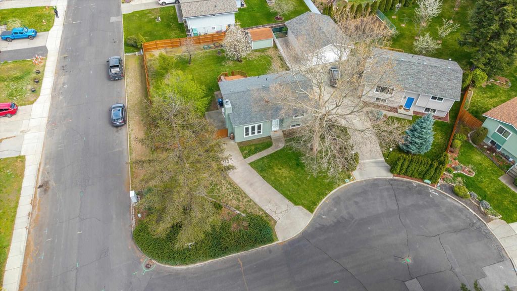Photo of 630 E Bull Run Ct, Spokane, WA 99017 (MLS # 202615823)
