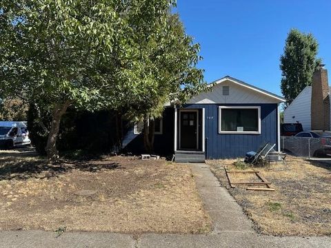 Photo of 1618 N Smith St, Spokane, WA 99207 (MLS # 202526470)