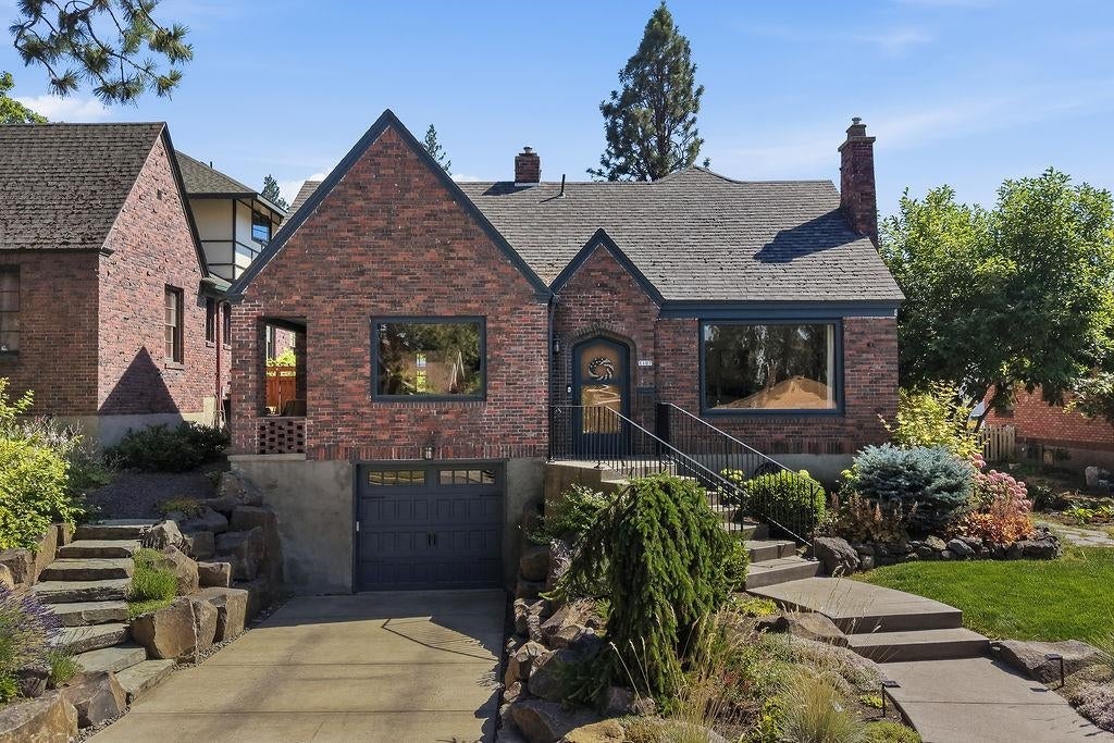 Photo of 1107 W 18th Ave, Spokane, WA 99203 (MLS # 202621068)