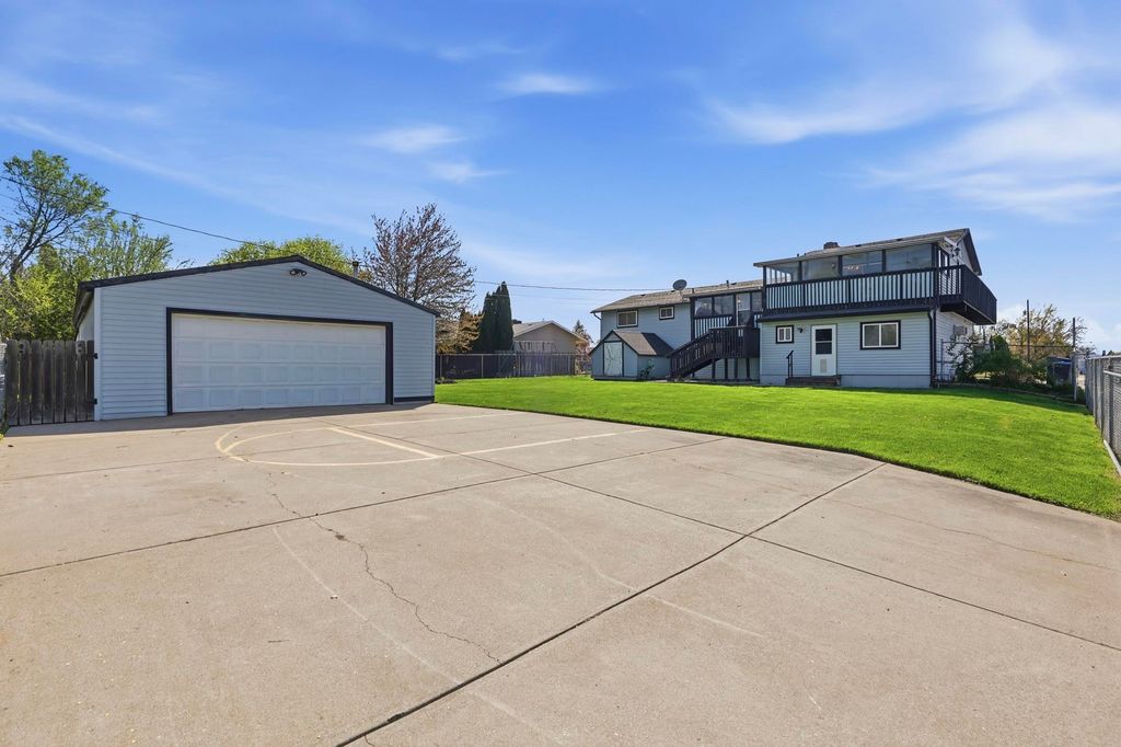 Photo of 13105 E Mallon Ct, Spokane Valley, WA 99216 (MLS # 202615969)