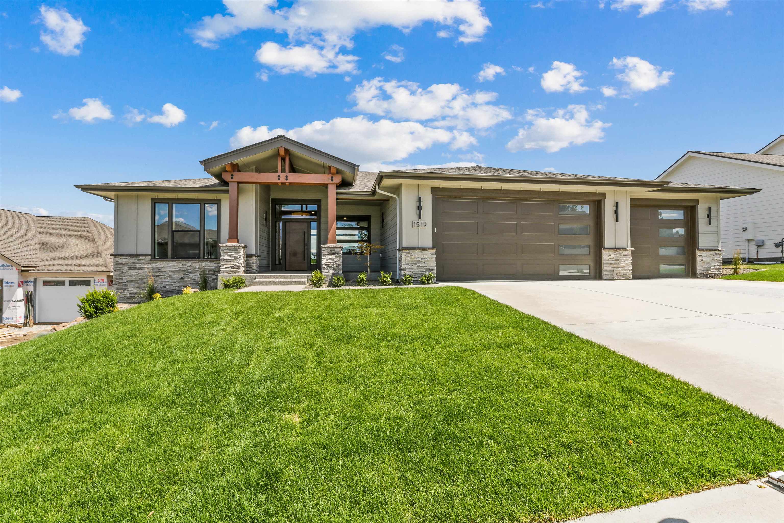Photo 1 of 34 — 1519 S Steen Ln, Spokane Valley, WA 99037
