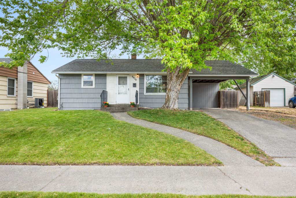 Photo of 6020 N Douglas Dr, Spokane, WA 99205 (MLS # 202622225)