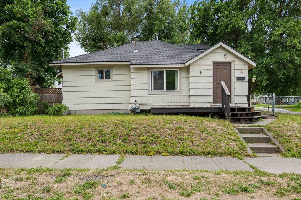 Photo of 1125 W Dalton Ave, Spokane, WA 99205 (MLS # 202619244)