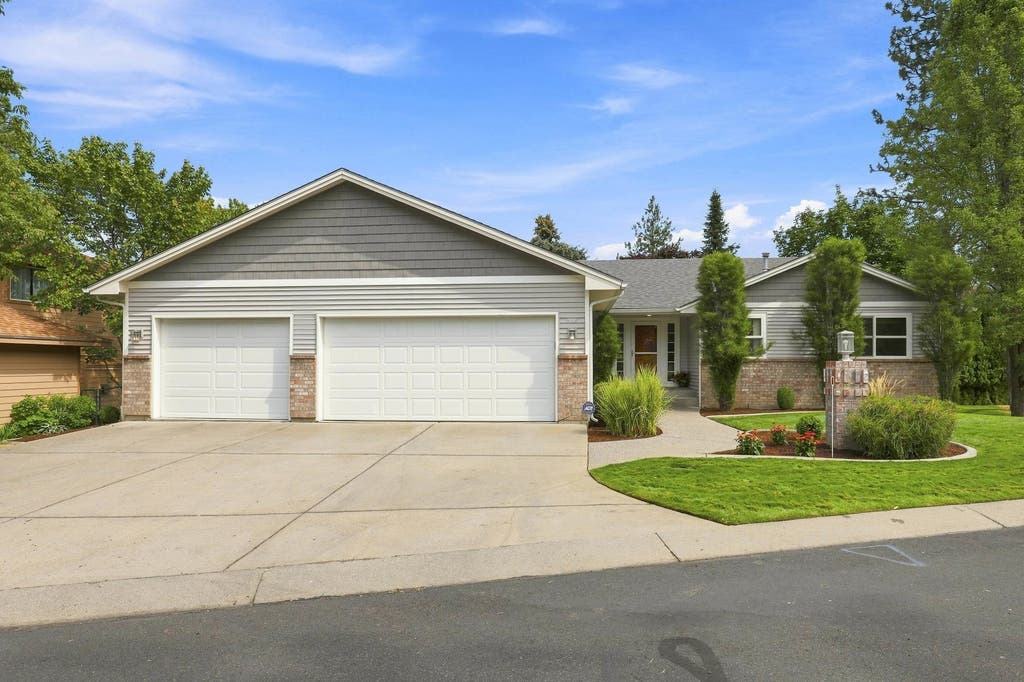 Photo of 1727 S Stanley Ln, Spokane Valley, WA 99212 (MLS # 202622956)