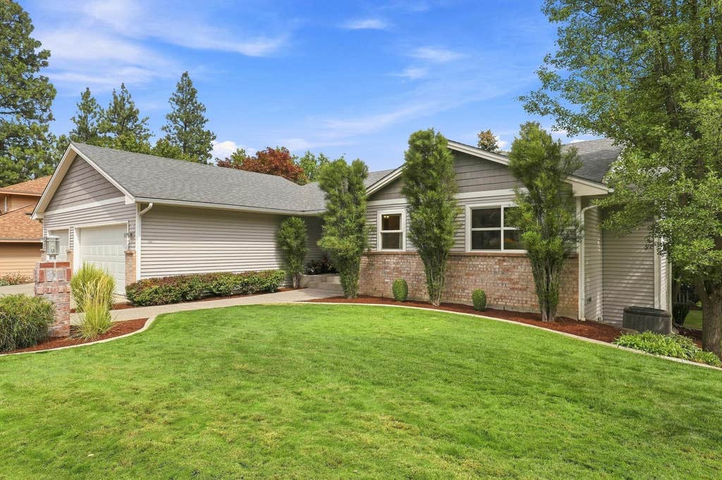 Photo of 1727 S Stanley Ln, Spokane Valley, WA 99212 (MLS # 202622956)