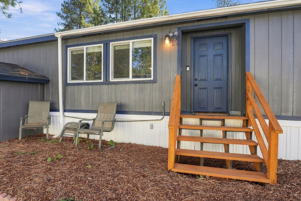 Photo of 3305 E Bull Run Ln, Mead, WA 99021 (MLS # 202625711)