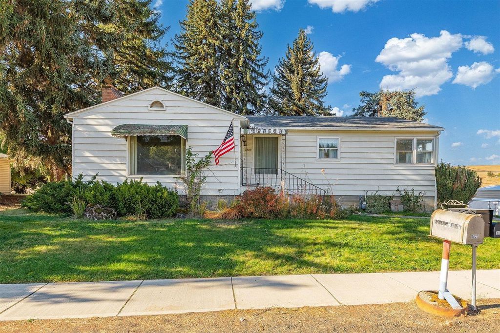 Photo of 1020 S WHITMAN Ave, Rosalia, WA 99170 (MLS # 202525565)