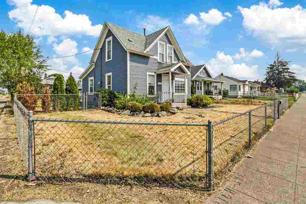 Photo of 1003 E Rich Ave, Spokane, WA 99207 (MLS # 202622143)