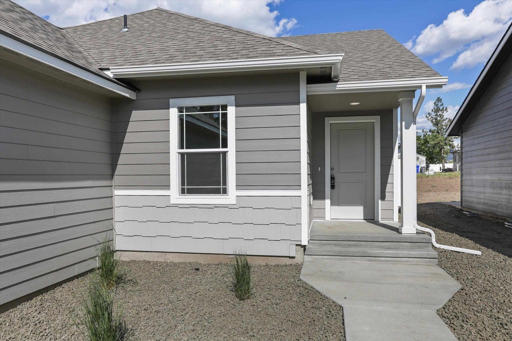 Photo of 609 S Manifold Ln, Spokane Valley, WA 99016 (MLS # 202622488)