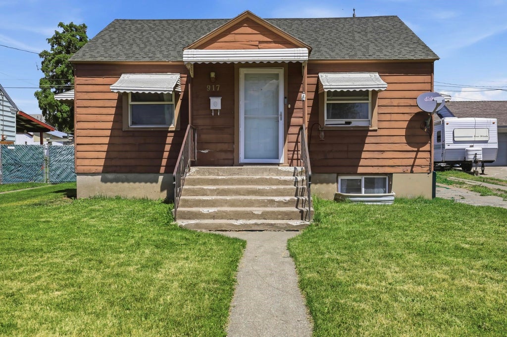 Photo of 917 E Glass Ave, Spokane, WA 99207 (MLS # 202619204)