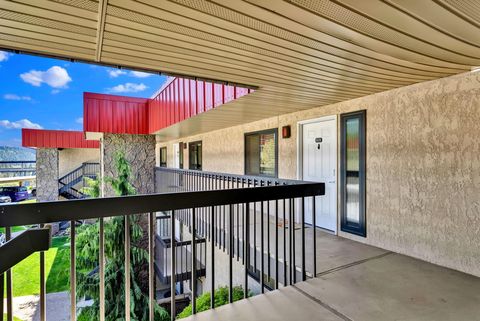 Photo of 166 S Coeur d'Alene St, Spokane, WA 99201 (MLS # 202616611)