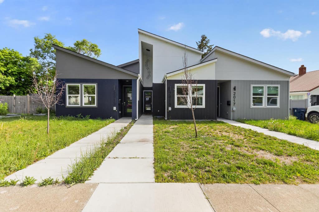 Photo of 2015 W NORA St, Spokane Valley, WA 99205 (MLS # 202622124)