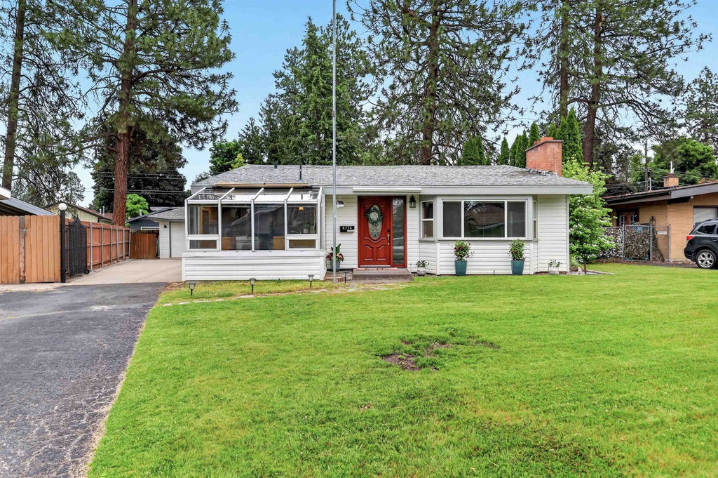 Photo of 6714 N Stevens St, Spokane, WA 99208 (MLS # 202625701)