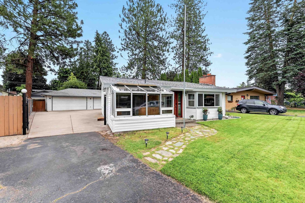 Photo of 6714 N Stevens St, Spokane, WA 99208 (MLS # 202625701)