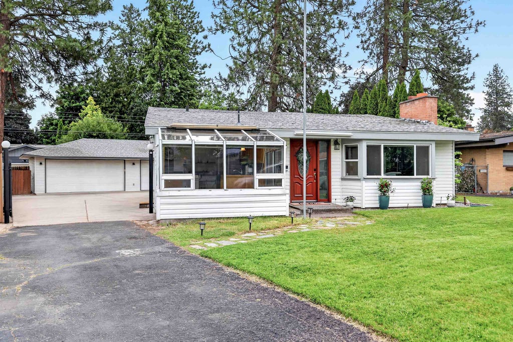 Photo of 6714 N Stevens St, Spokane, WA 99208 (MLS # 202625701)