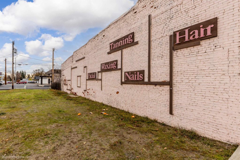 Photo of 118 E LAKE St, Medical Lake, WA 99022 (MLS # 202616181)