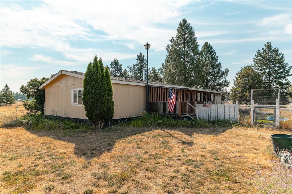 Photo of 503 W Bridges Rd, Deer Park, WA 99006 (MLS # 202622774)