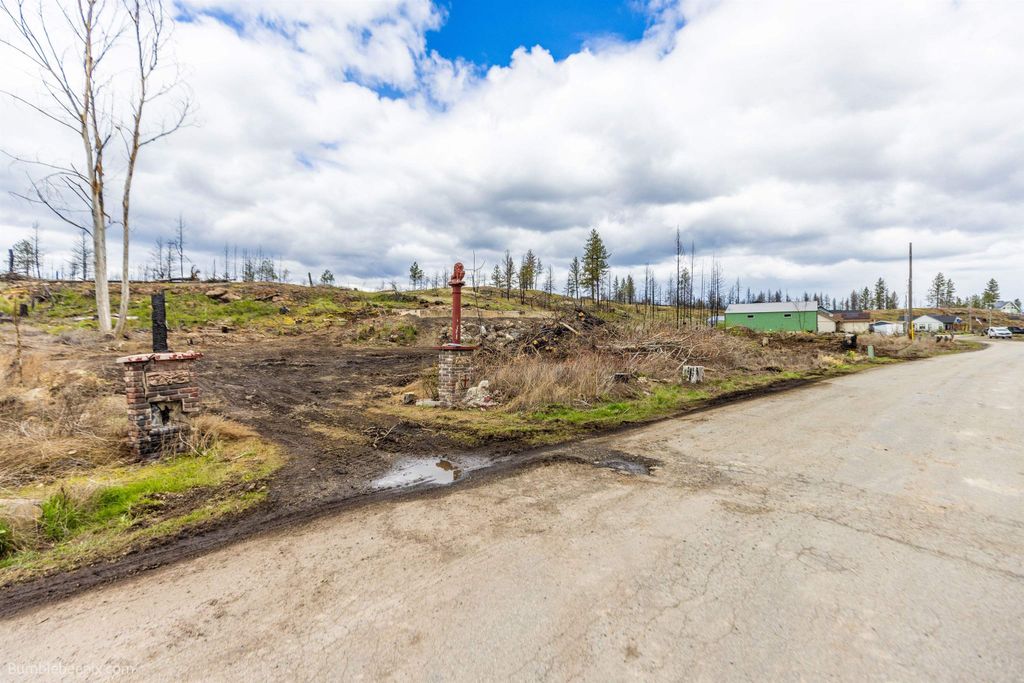 Photo of 10222 S Lakehurst Dr, Medical Lake, WA 99022 (MLS # 202615841)