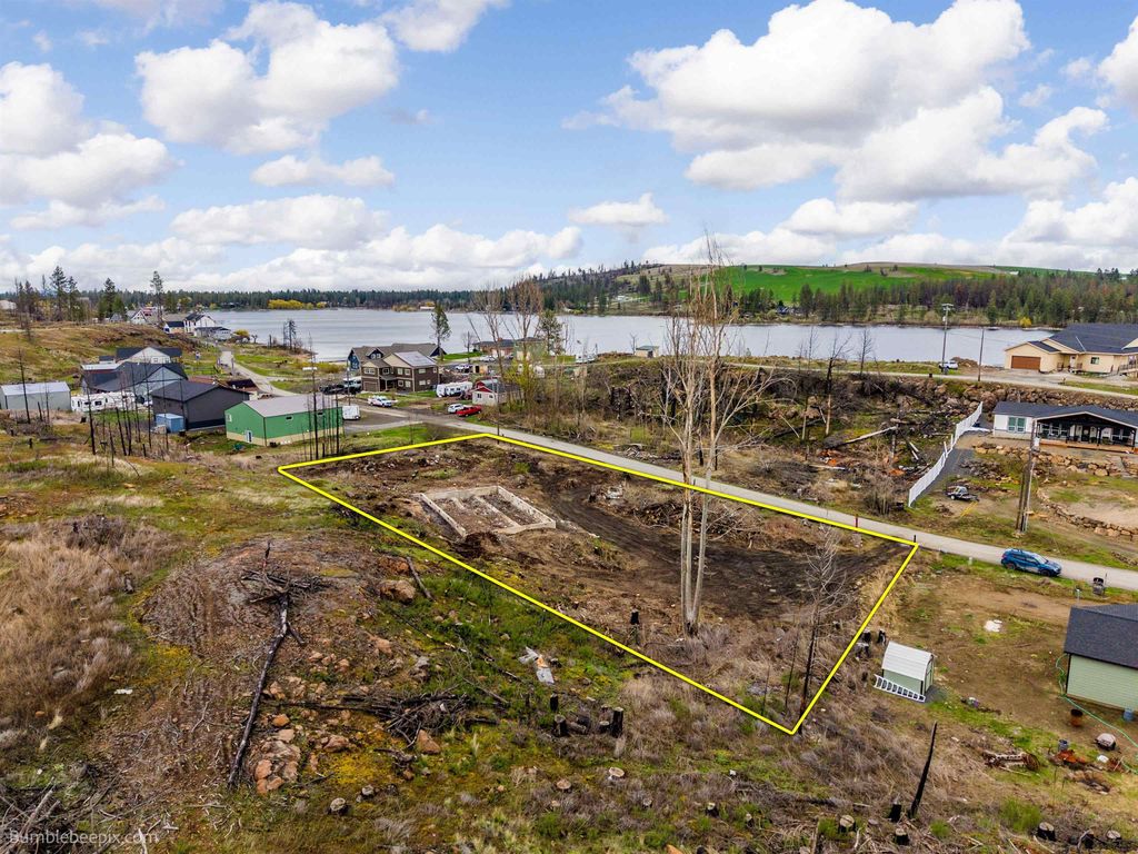 Photo of 10222 S Lakehurst Dr, Medical Lake, WA 99022 (MLS # 202615841)