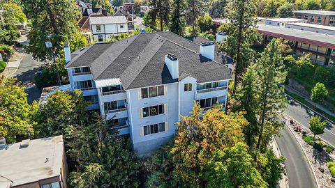 Photo of 912 W Lincoln Pl, Spokane, WA 99204 (MLS # 202526410)