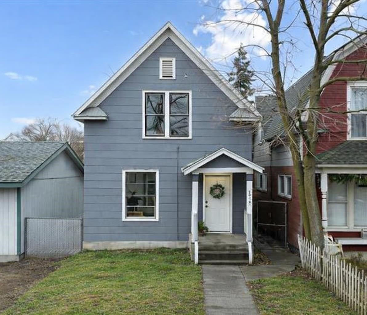 1014 W Spofford Ave - Photo 2