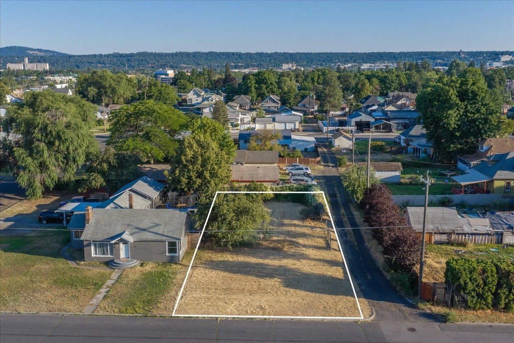 Photo of 1222 E Marietta Ave, Spokane, WA 99207 (MLS # 202621106)
