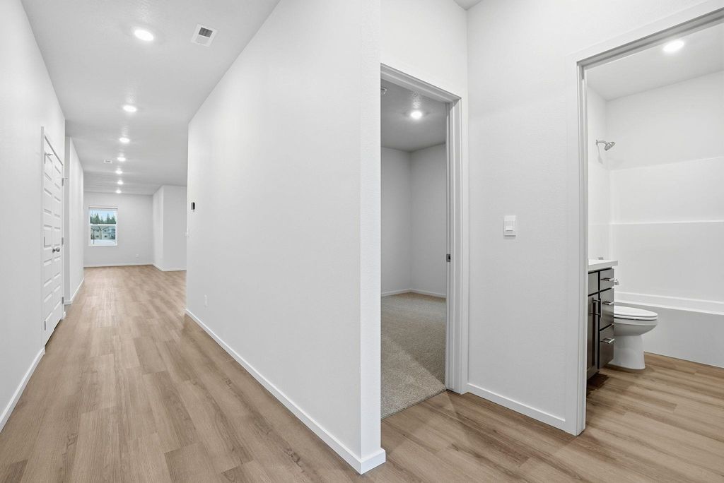 Photo of 311 W Pheasant Bluff Ave, Spokane, WA 99224 (MLS # 202617601)