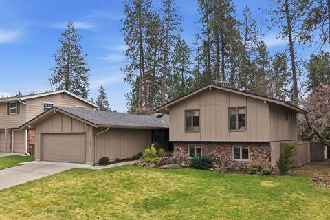 Photo of 1704 E 35th Ave, Spokane, WA 99203 (MLS # 202613889)