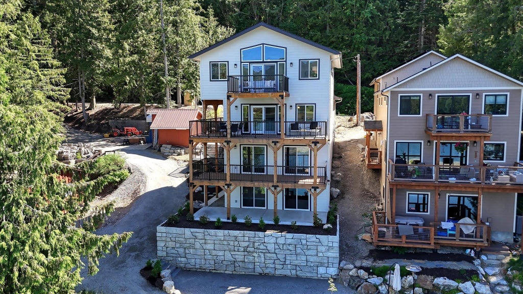 Photo of 109 W Lakeview Blvd, Priest River, ID 83856 (MLS # 202623499)