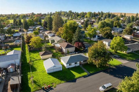 Photo of 218 Buena Vista St, Cheney, WA 99004 (MLS # 202614917)