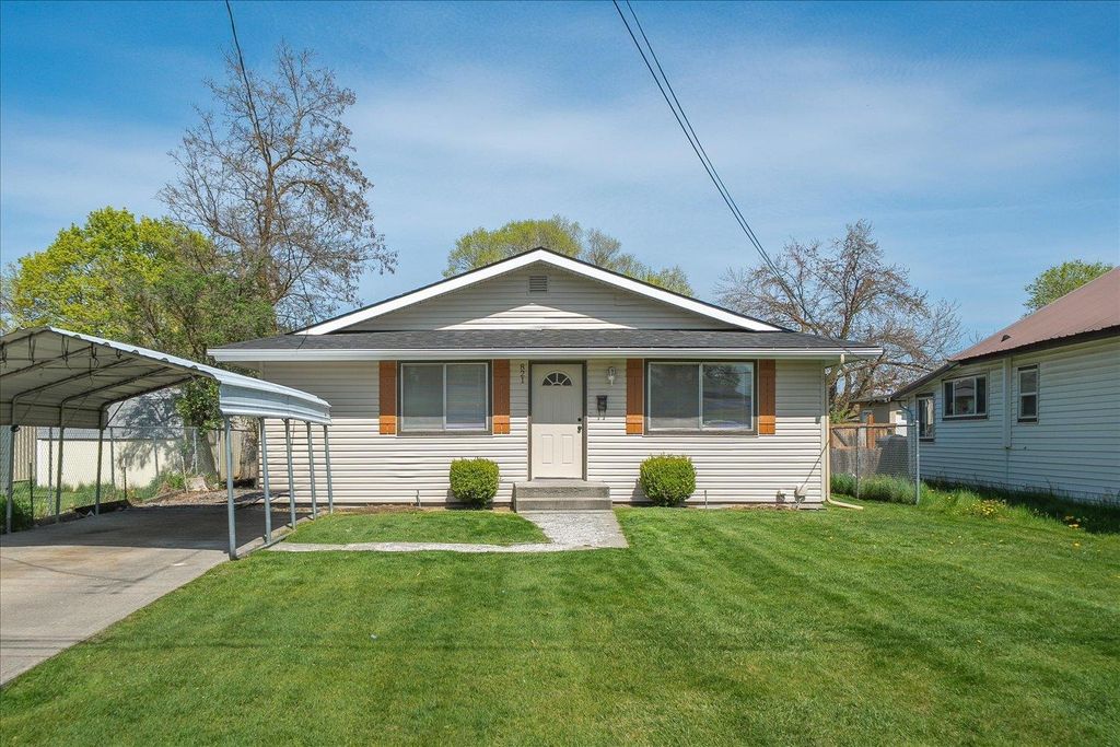 Photo of 821 E North Ave, Spokane, WA 99207 (MLS # 202615996)